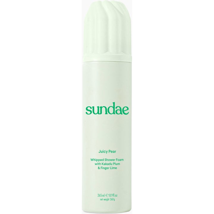Sundae Juicy Pear 265 ml fuktighetsgivende dusjskum i en pastellgrønn sprayflaske med dekorativt riflet lokk.