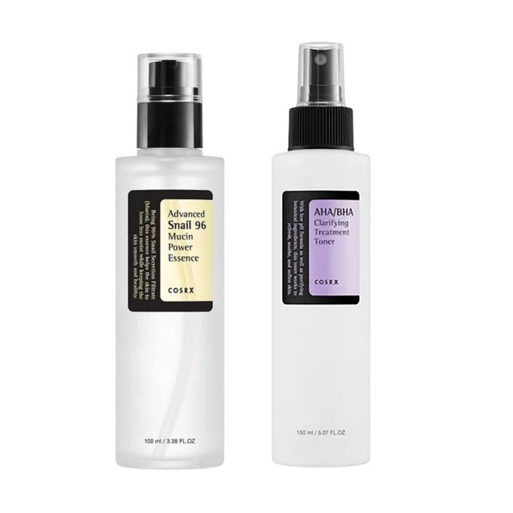 COSRX Snail Mucin Essence 100 ml og AHA/BHA Toner 150 ml fuktgivende hudpleie i frostede flasker med sorte spraypumper.