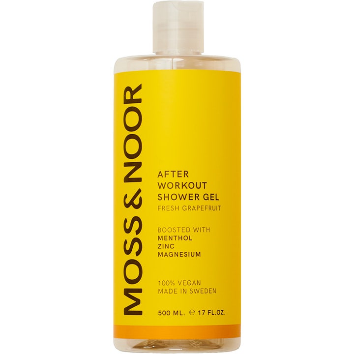 Moss & Noor After Workout Shower Gel 500 ml i en gul flaske som gir en forfriskende følelse med mentol