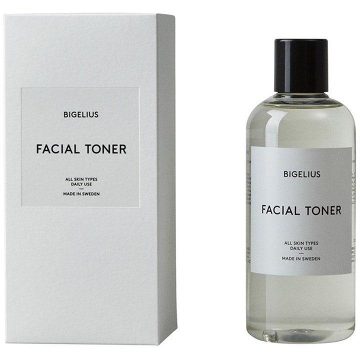 Bigelius Facial Toner ansiktsvann for daglig bruk i klar flaske med sort skrukork og hvit ytteremballasje
