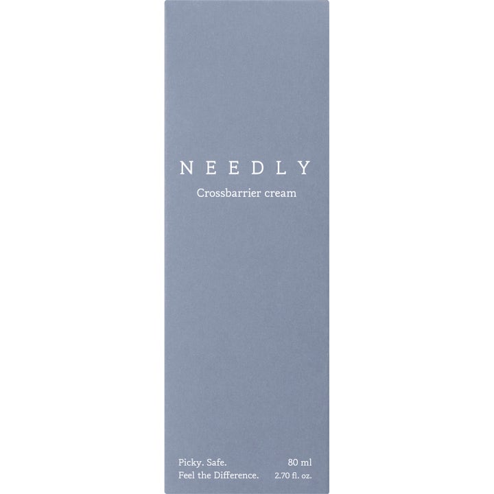 NEEDLY Crossbarrier Cream 80 ml styrkende ansiktskrem i en minimalistisk gråblå eske med hvit tekst