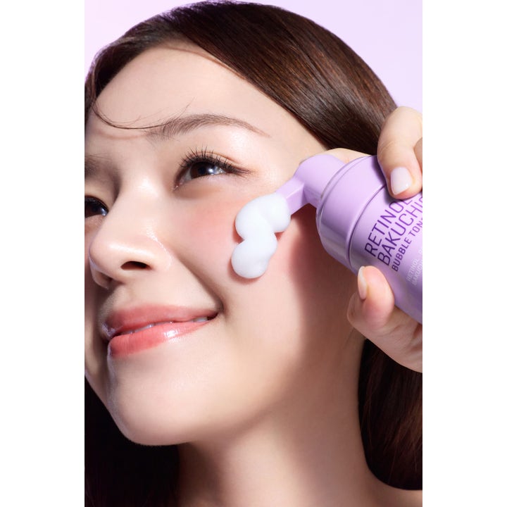 Some By Mi Retinol Bakuchiol Bubble Toner 100 ml toner med skumtekstur som påføres huden fra en lilla pumpeflaske.