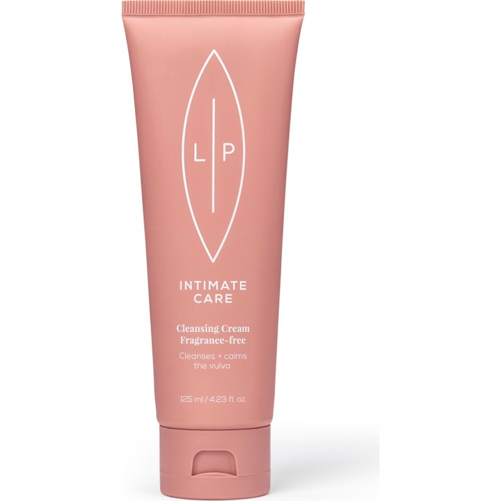 Lip Intimate Care Cleansing Cream 125 ml parfymefri intimvask som beroliger i en matt støvrosa tube med hvit logo
