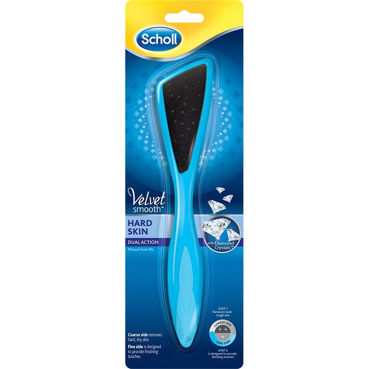 Scholl Velvet Smooth Hard Skin fotfil fjerner hard hud med en dobbeltsidig blå manuell fil i plastemballasje.