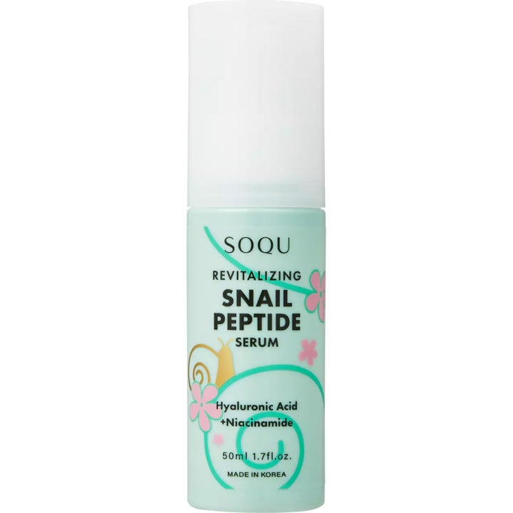 SOQU Snail Peptide Serum 50 ml revitaliserende ansiktsserum i lyseblå pumpeflaske med hvitt lokk