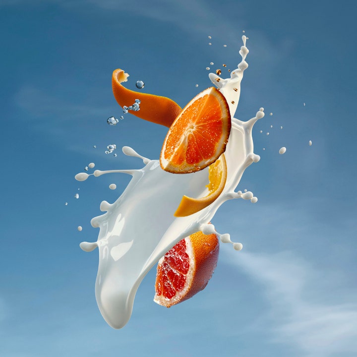 Biotherm Lait Corporel 400 ml fuktighetsgivende body lotion med en hvit kremet splash og friske appelsinskiver