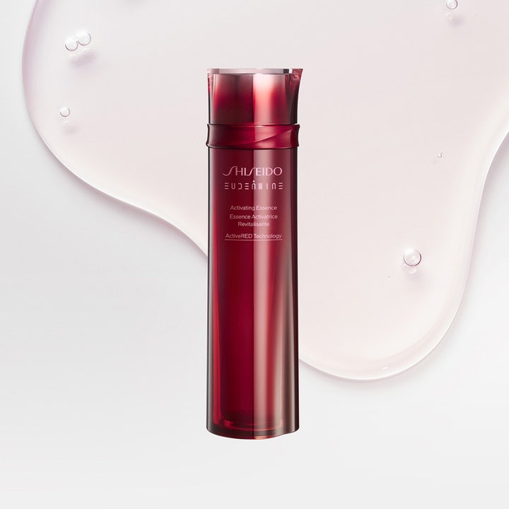 Shiseido Eudermine Activating Essence 150 ml toner i rød flaske med flytende tekstur og ActiveRED Technology