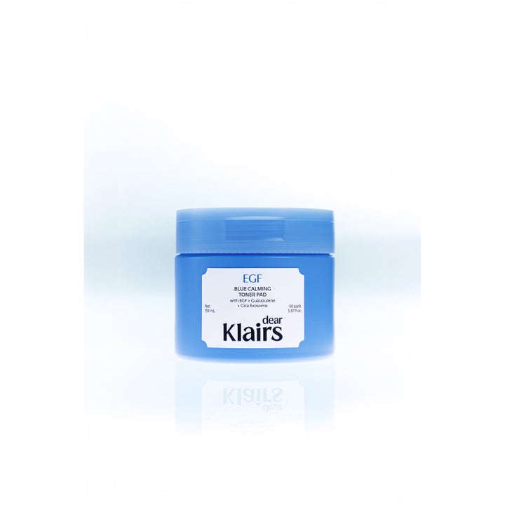 Klairs EGF Blue Calming Toner Pad 60 stk beroligende toner pads med Guaiazulene i en blå krukke.