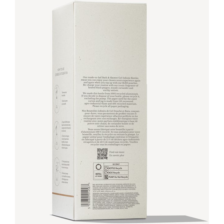 Molton Brown Infinite Bottle Re-charge Black Pepper 400 ml dusjsåpe i hvit pappeske med resirkuleringsinfo.