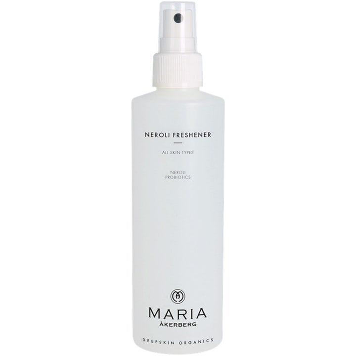 Maria Åkerberg Neroli Freshener 125 ml oppfriskende ansiktsvann i hvit frostet sprayflaske med klar kork