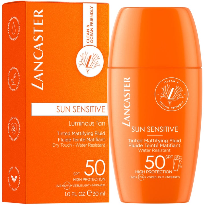Lancaster Sun Sensitive Tinted Mattifying Fluid 30 ml mattende solkrem SPF 50 i oransje flaske og eske.