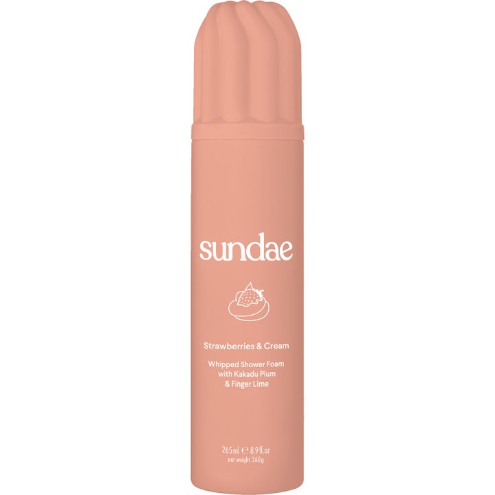 Sundae Strawberries & Cream 265 ml fuktighetsgivende dusjskum i ferskenrosa sprayflaske med riflet lokk