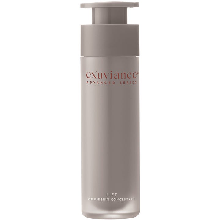 Exuviance Lift Volumizing Concentrate 50 ml oppstrammende serum i en stilren gråbrun sylindrisk flaske med pumpe.