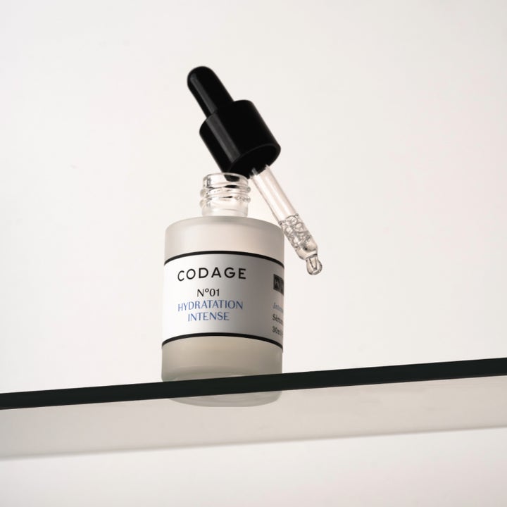 Codage Paris The Serum N°01 30 ml fuktighetsgivende serum i glassflaske med pipette som gir intens fukt