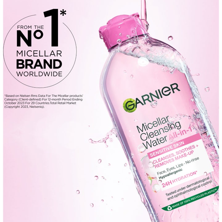 Garnier Micellar Cleansing Water 700 ml ansiktsrens med logoer for Cruelty Free og vegansk formel på grønn bakgrunn