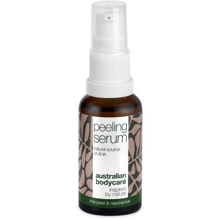 Australian Bodycare Peeling Serum eksfolierende ansiktsserum med AHA og niacinamide i brun glassflaske med hvit pumpe