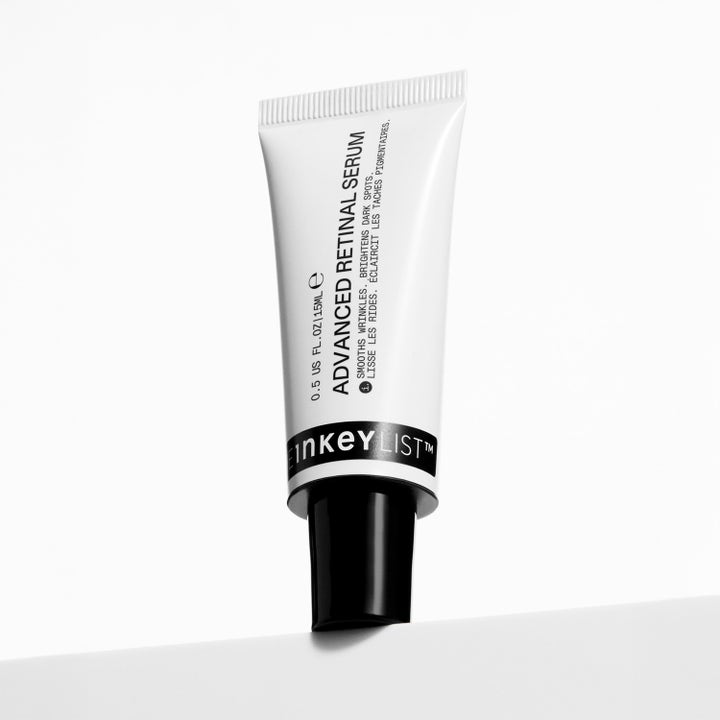 The INKEY List Advanced Retinal Serum 15 ml ansiktsserum i hvit tube som glatter ut rynker og lysner mørke flekker