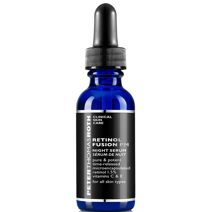 Peter Thomas Roth Retinol Fusion PM 30 ml nattserum med retinol i blå glassflaske med pipette.