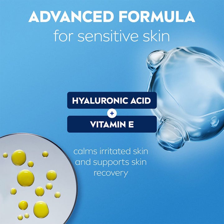 NIVEA MEN Sensitive Protect 50 ml roll-on med hyaluronsyre og vitamin E som beroliger huden mot blå bakgrunn