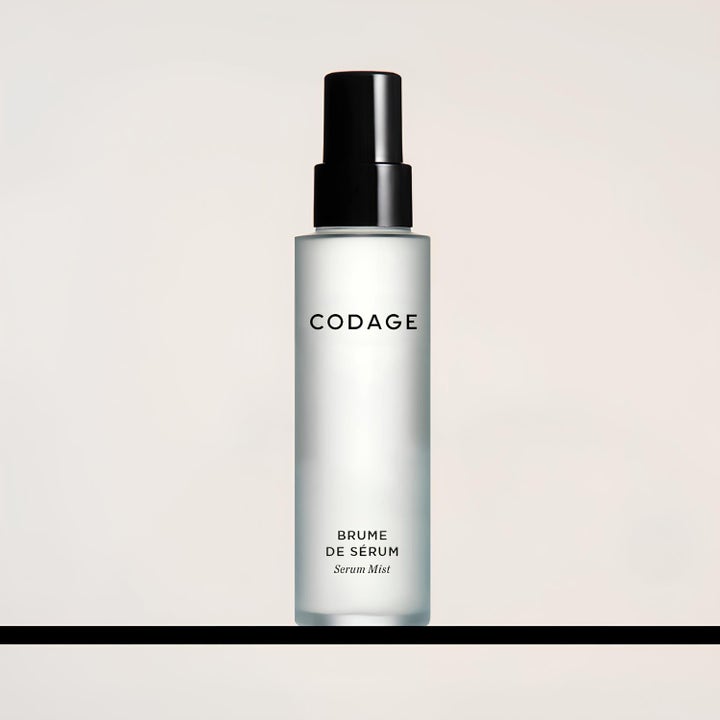 Codage Paris The Serum Mist 100 ml fuktighetsgivende face mist i frostet glassflaske med svart pumpe