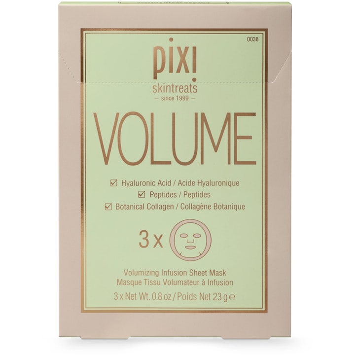 Pixi Volume Infusion Sheet Mask 3-pakning volumgivende arkmaske med peptider i beige og lysegrønn eske med gulldetaljer.