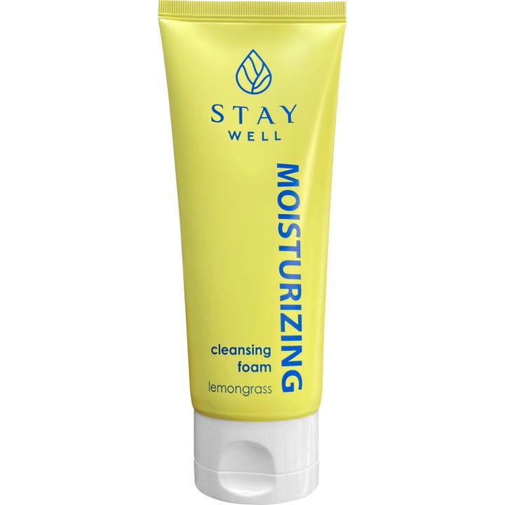 Stay Well Moisturizing Cleansing Foam Lemongrass fuktighetsgivende renseskum i gul tube med blå skrift og hvitt lokk.