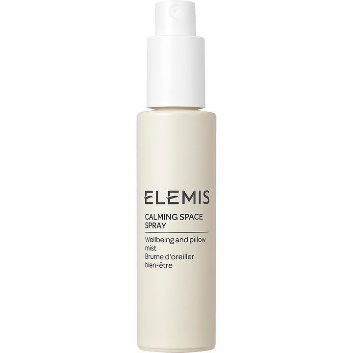 Elemis Calming Space Spray beroligende romspray for velvære i en minimalistisk off-white flaske med hvit spraypumpe.