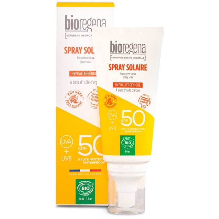 Bioregena Spray Solaire SPF 50 90 ml solkrem for ansikt i hvit og gul tube med spraypumpe.