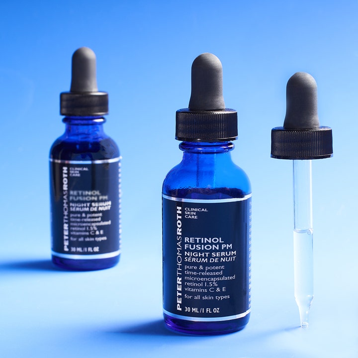 Peter Thomas Roth Retinol Fusion PM 30 ml nattserum i blå glassflaske med pipette og klart serum