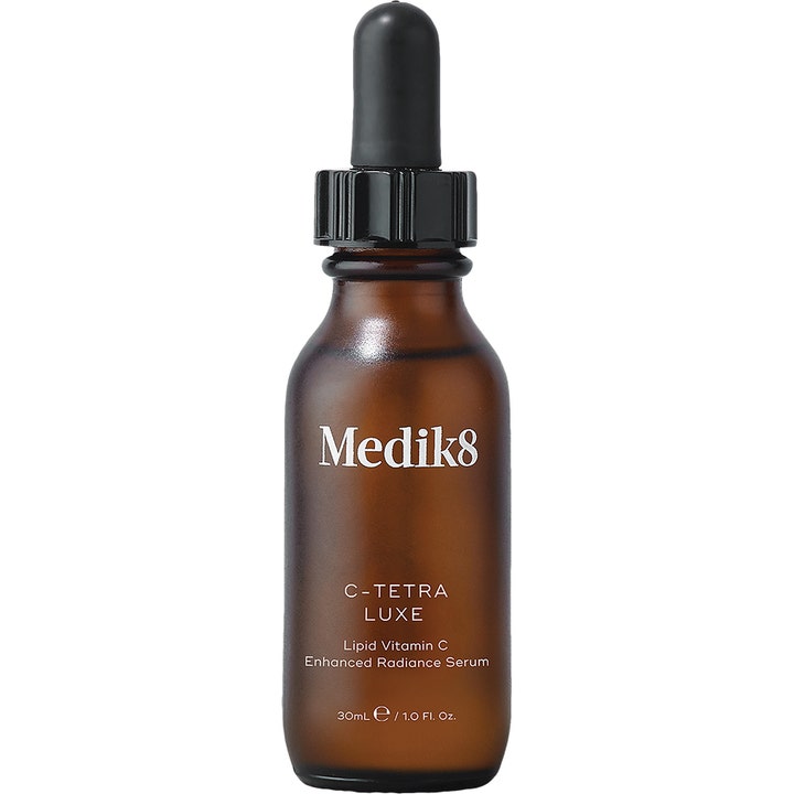 Medik8 C-Tetra Luxe 30ml glødgivende vitamin C-serum i en brun frostet glassflaske med sort pipette.