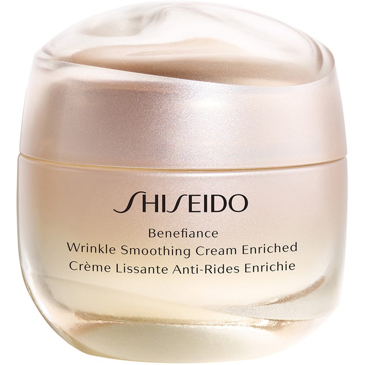 Shiseido Benefiance Wrinkle Smoothing Cream Enriched 50ml rynkereduserende ansiktskrem i en skimrende ferskenfarget krukke