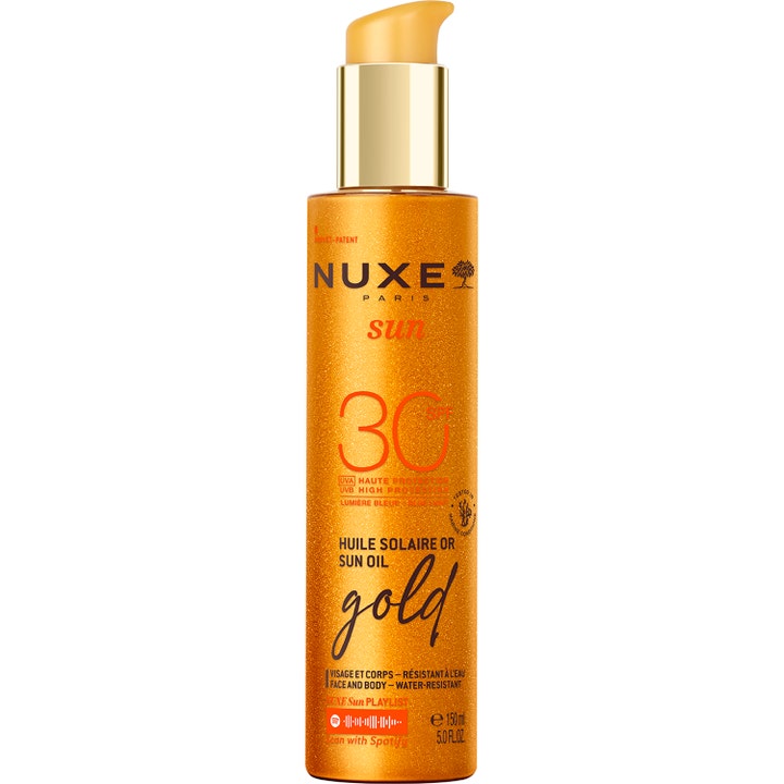 Nuxe Sun Oil Gold 150 ml sololje SPF 30 gir glød i en glitrende oransje flaske med elegant gullfarget pumpe.
