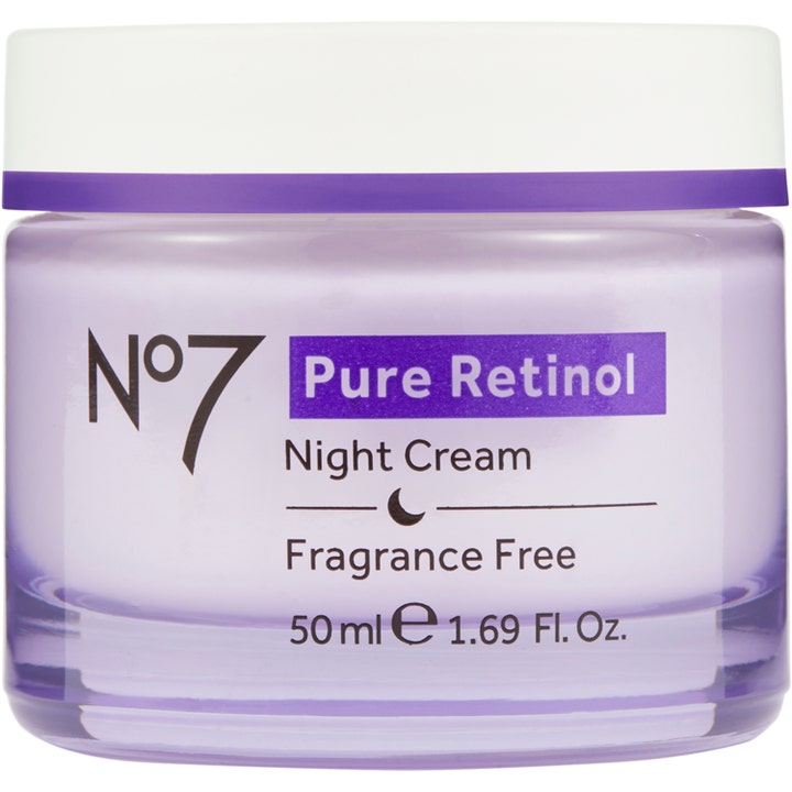 No7 Pure Retinol Night Cream 50 ml fornyende nattkrem i lilla glasskrukke med hvitt lokk.
