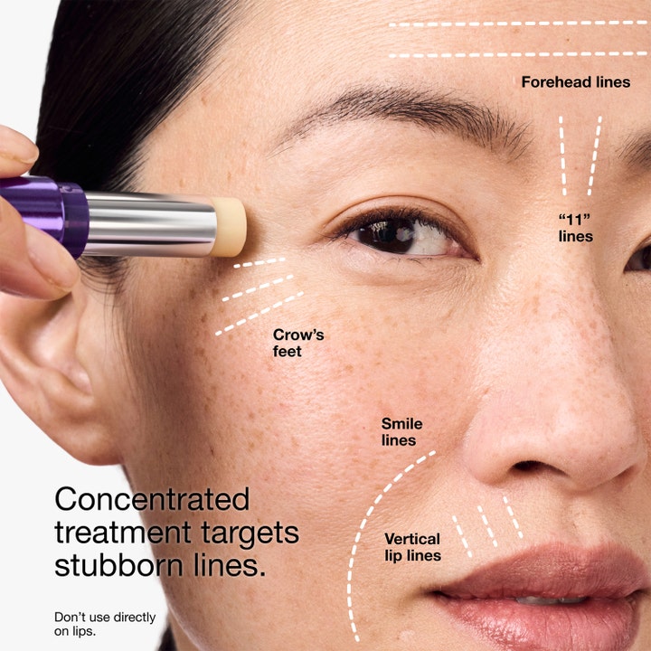 Clinique Smart Clinical Repair AM/PM Retinoid Balm 3 g mot rynker i lilla stift som påføres linjer i ansiktet.