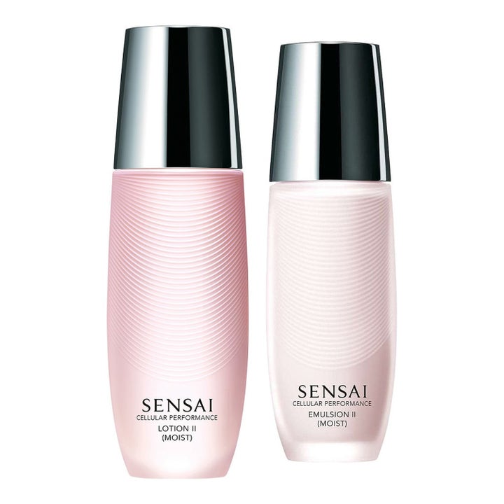 Sensai Cellular Performance Lotion II og Emulsion II fuktgivende duo i rosa og hvite flasker med bølgemønster og sølvkork