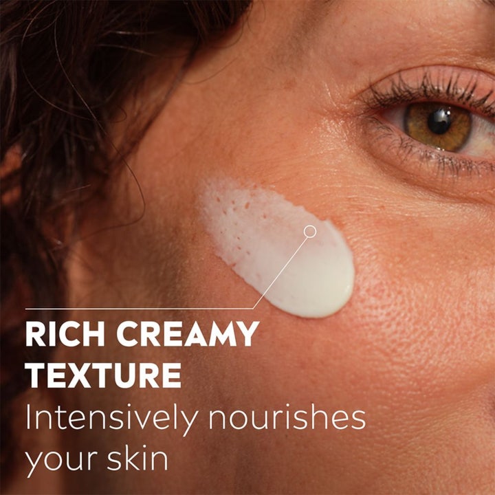 NIVEA Q10 Extra Nourish Night Cream 50 ml nattkrem med hvit rik og kremet tekstur som gir huden pleie
