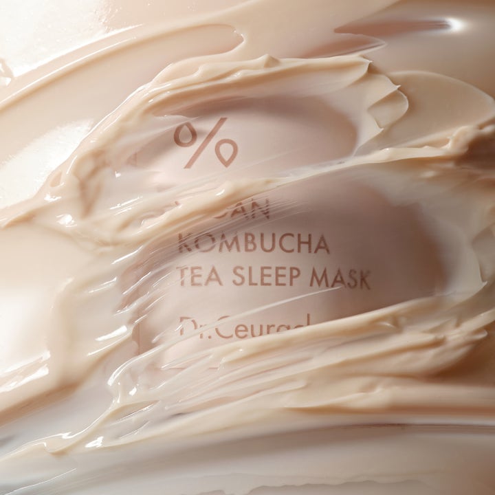 Dr. Ceuracle Vegan Kombucha Tea Sleep Mask 100 g fuktighetsgivende nattmaske med glatt og kremet beige tekstur