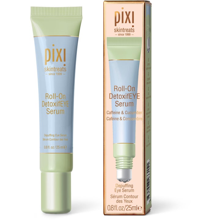 Pixi Roll-On DetoxifEYE Serum 25 ml dempende øyeserum med koffein i lyseblå tube og eske med roll-on applikator