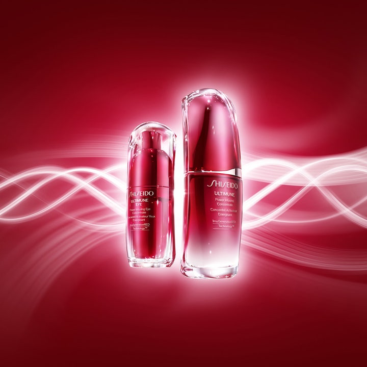 Shiseido Ultimune Power Infusing Eye Concentrate 15 ml styrkende øyekonsentrat i røde glassflasker med lysbølger