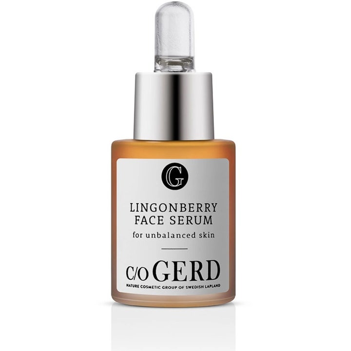 C/O Gerd Lingonberry Face Serum for ubalansert hud i en frostet glassflaske med oransje serum og sølvfarget pipette