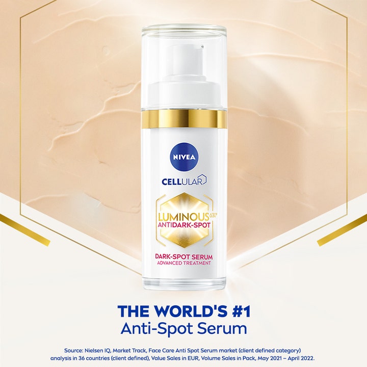 NIVEA Luminous630 Anti Dark-Spot Serum 30 ml mot pigmentflekker foran kremet tekstur og gullramme