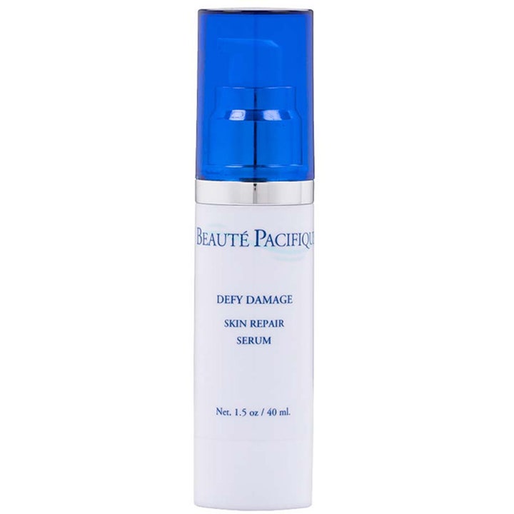 Beauté Pacifique Defy Damage Skin Repair Serum 40 ml reparerende serum i hvit pumpeflaske med blått gjennomsiktig lokk