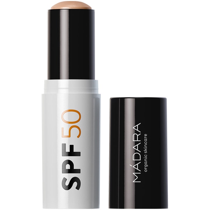 Mádara Pro-Active Sunscreen Stick SPF 50 gir høy solbeskyttelse i hvit hylse med beige stift og sort lokk.