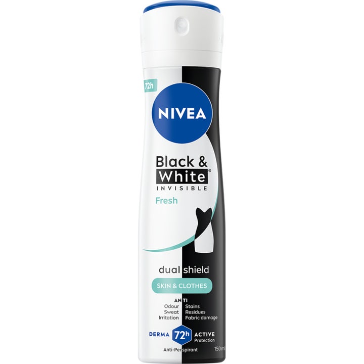Nivea Black & White Invisible Fresh 150 ml deospray som motvirker hvite merker på hvit sprayflaske.