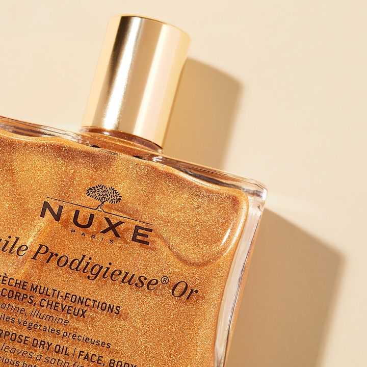 Nuxe Huile Prodigieuse Or 100 ml tørrolje gir glød med gyllent skimmer i en elegant glassflaske