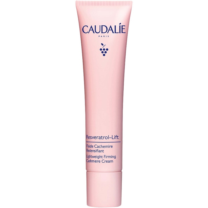 Caudalie Resveratrol-Lift Lightweight Firming Cashmere Cream oppstrammende ansiktskrem i en slank rosa tube.