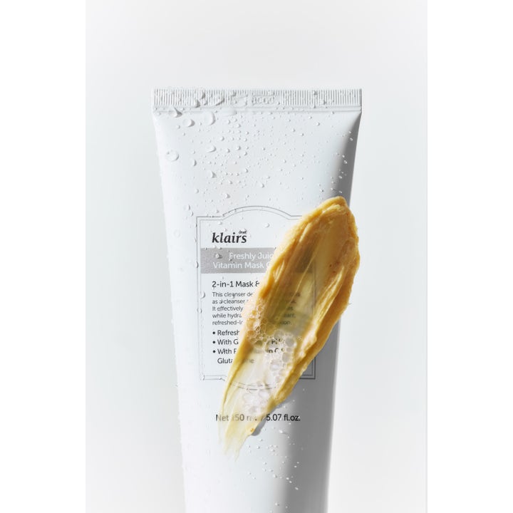 Klairs Freshly Juiced Vitamin Mask Cleanser 150 ml ansiktsrens med gul kremet tekstur som gir glød på hvit tube