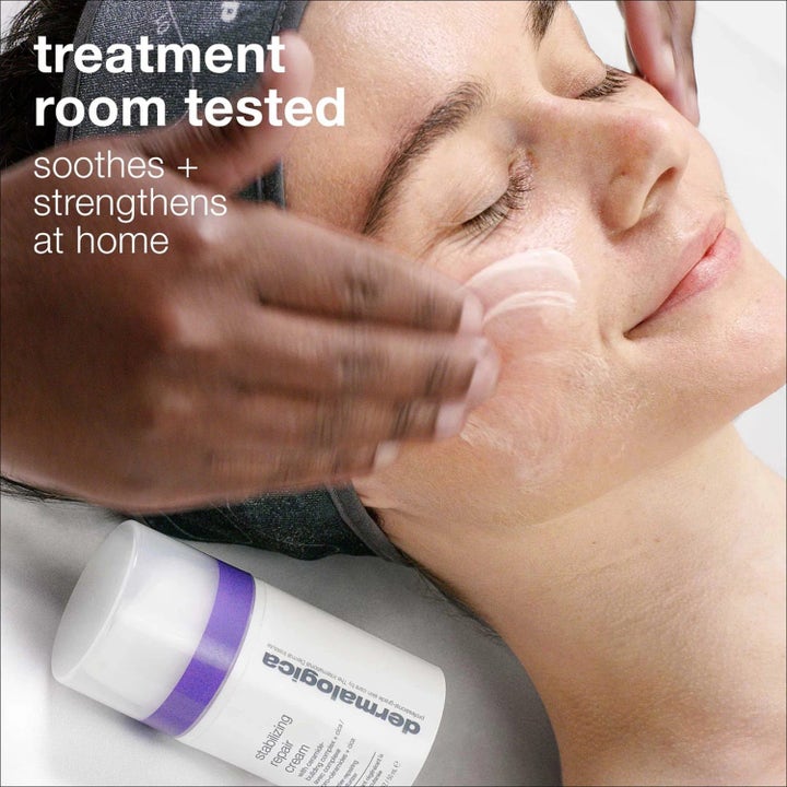 Dermalogica Stabilizing Repair Cream Duo 2x 15 ml beroliger huden med hvit krem fra hvit pumpeflaske med lilla detalj.