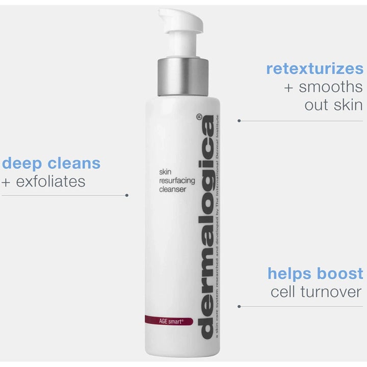 Dermalogica AGE smart Skin Resurfacing Cleanser hvit pumpeflaske som dyprenser, eksfolierer og gir glattere hud.