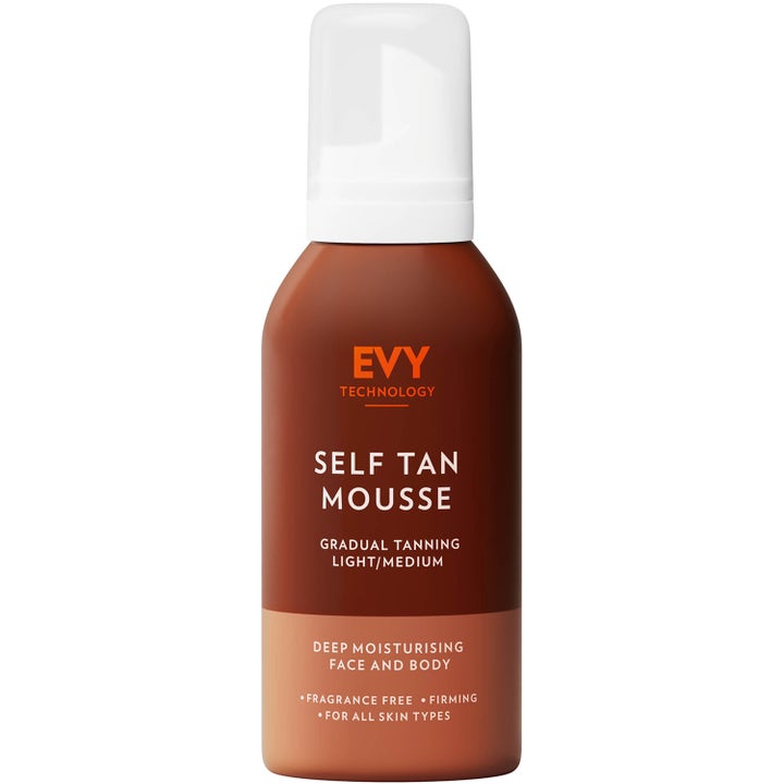 EVY Technology Self Tan Mousse Light/Medium fuktgivende selvbruning i brun flaske med hvit pumpe